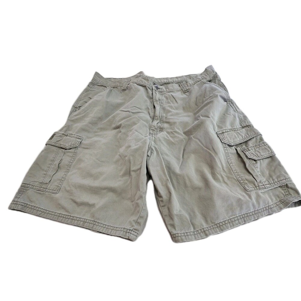 Wrangler Cargo Shorts Men's Size  42 x 9.5 ~ 7 Pockets.